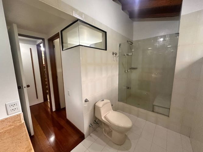 Casa de 4 alcobas en arriendo en El Tesoro, Medellín, 250 m² · foto 18 de 24