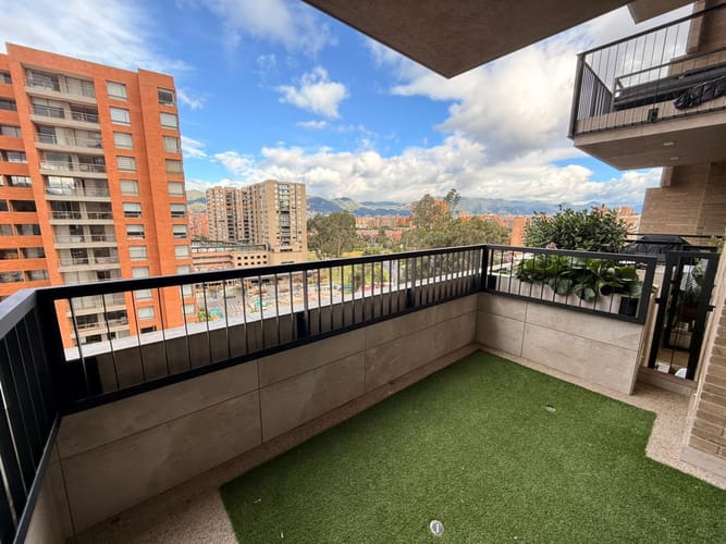 Apartamento de 3 alcobas en venta en Colina Campestre, Bogotá, 153 m² · foto 2 de 24
