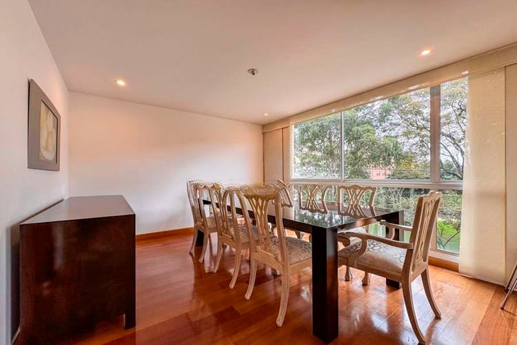 Apartamento de 3 alcobas en venta en Chicó Navarra, Bogotá, 160 m² · foto 2 de 12