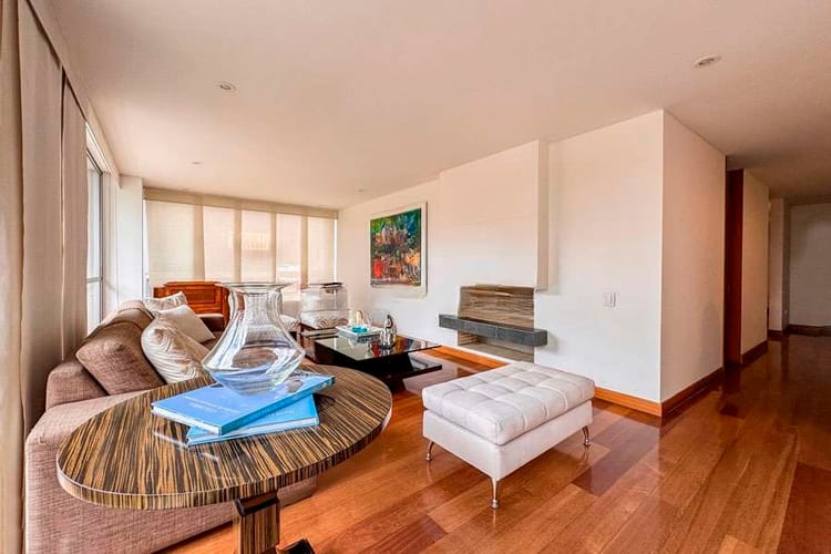 Apartamento de 3 alcobas en venta en Chicó Navarra, Bogotá, 160 m² · foto 3 de 12