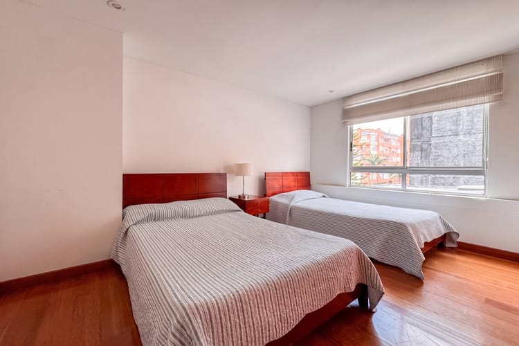 Apartamento de 3 alcobas en venta en Chicó Navarra, Bogotá, 160 m² · foto 11 de 12