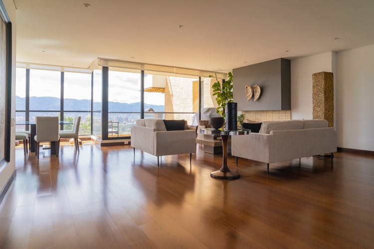Apartamento de 3 alcobas en venta en Cerros De Suba, Bogotá, 240 m² · foto 2 de 24