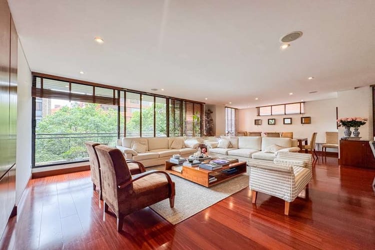 Apartamento de 4 alcobas en venta en El Virrey, Bogotá, 330 m² · foto 2 de 16