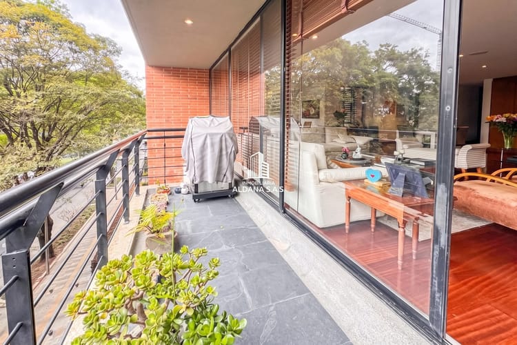 Apartamento de 4 alcobas en venta en El Virrey, Bogotá, 330 m² · foto 6 de 16