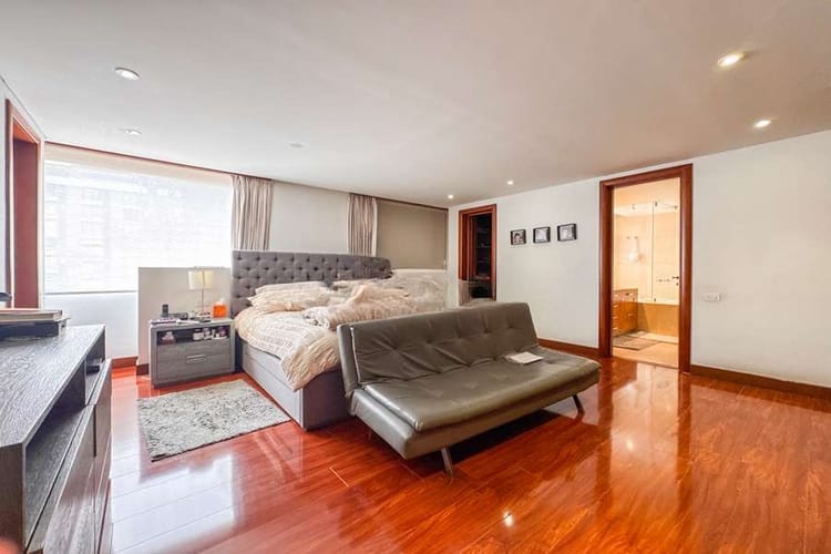 Apartamento de 4 alcobas en venta en El Virrey, Bogotá, 330 m² · foto 8 de 16
