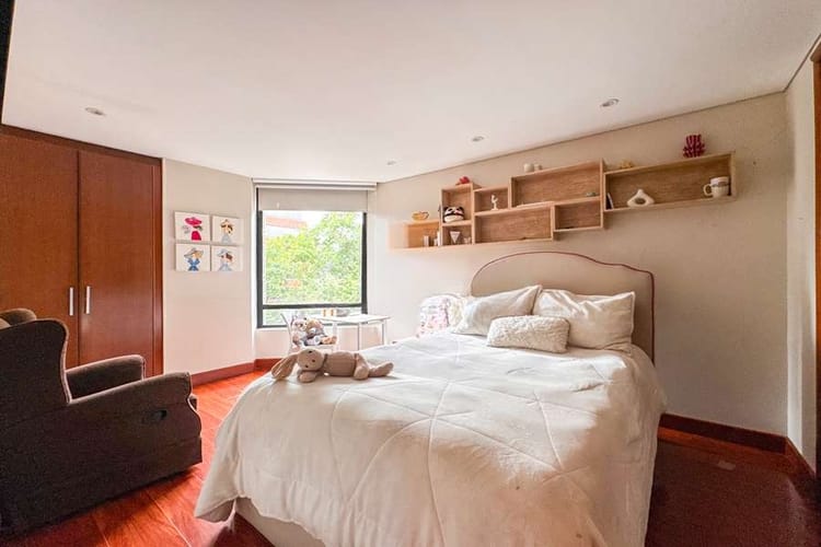 Apartamento de 4 alcobas en venta en El Virrey, Bogotá, 330 m² · foto 9 de 16