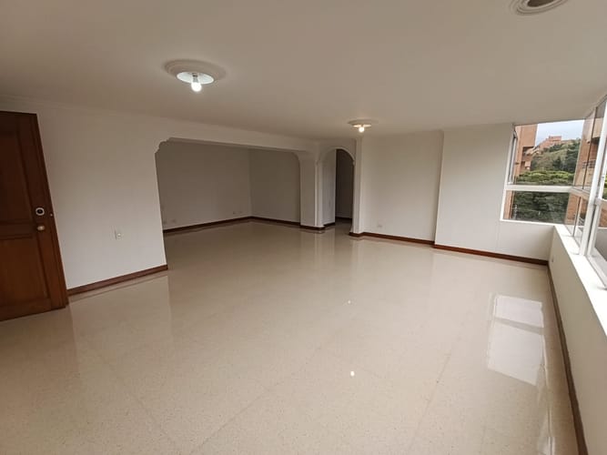Apartamento de 3 alcobas en arriendo en Laureles, Medellín, 180 m² · foto 2 de 20