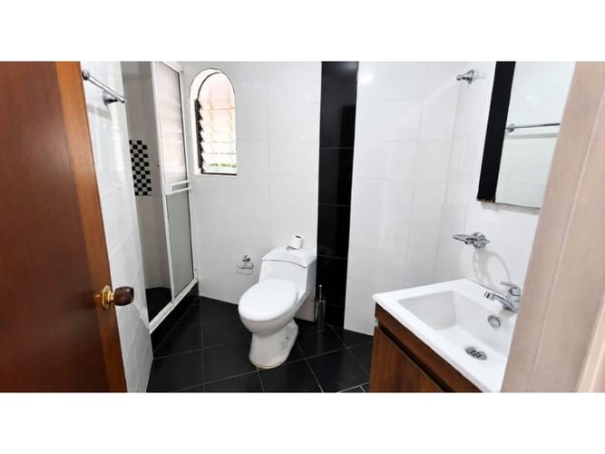 Casa de 4 alcobas en venta en Ricaurte, 158 m² · foto 9 de 18