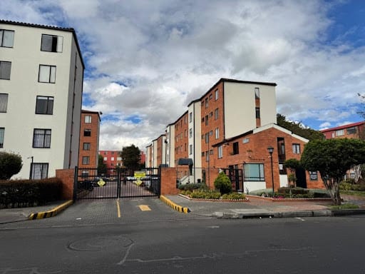 Apartamento de 3 alcobas en venta en Bolivia, Bogotá, 64 m² · foto 2 de 20