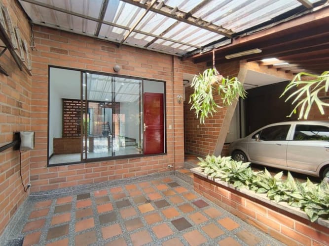 Casa de 3 alcobas en arriendo en Santa Mónica, Medellín, 160 m² · foto 10 de 14