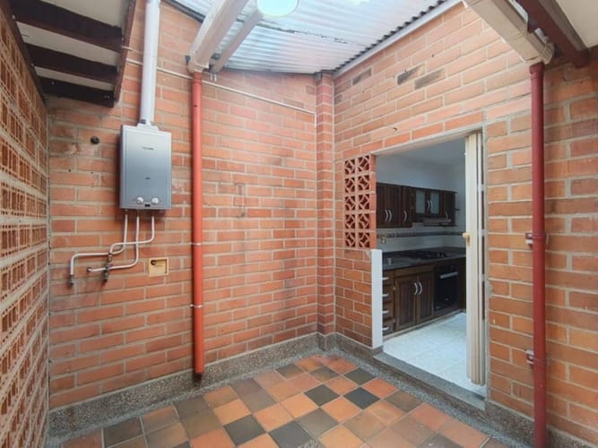 Casa de 3 alcobas en arriendo en Santa Mónica, Medellín, 160 m² · foto 11 de 14