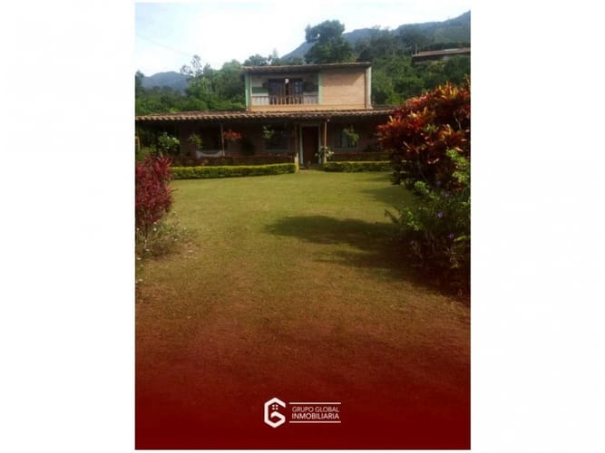 Casa de 4 alcobas en venta en Simon Bolivar Sb (Centro), Copacabana · foto 2 de 8