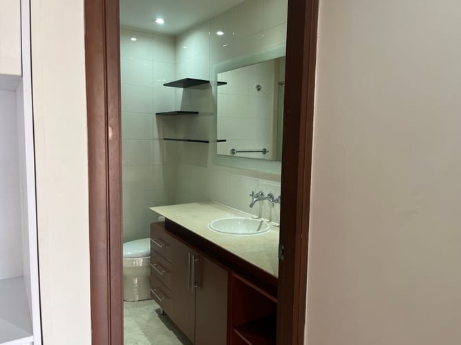 Apartamento de 3 alcobas en venta en Santa Barbara, Bogotá, 185 m² · foto 11 de 24
