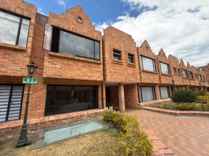 Casa de 3 alcobas en venta en Cedritos, Bogotá, 162 m² · foto 2 de 21