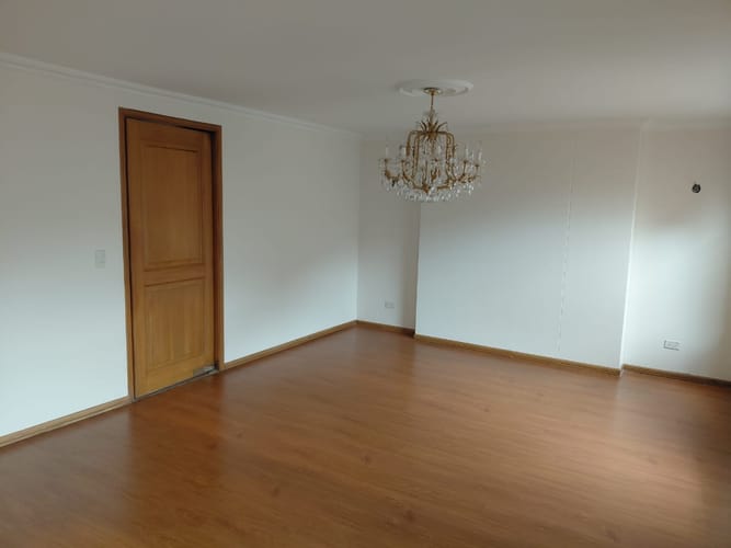 Apartamento de 3 alcobas en venta en Santa Barbara, Bogotá, 231 m² · foto 3 de 24