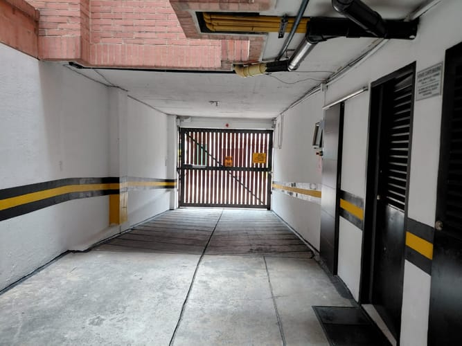 Apartamento de 3 alcobas en venta en Santa Barbara, Bogotá, 231 m² · foto 8 de 24