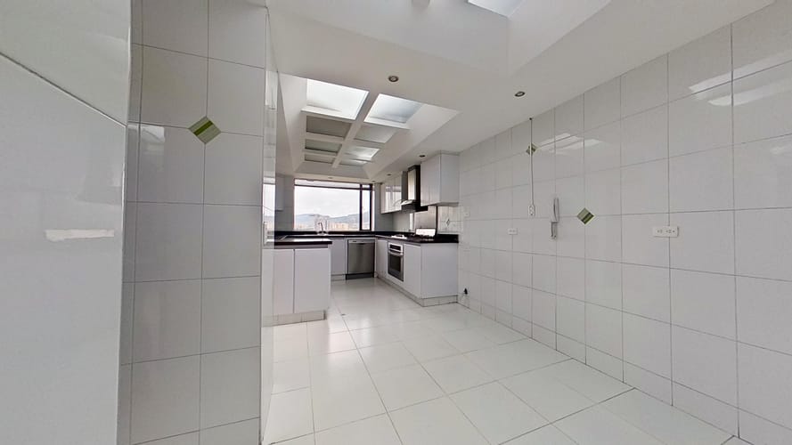 Apartamento de 3 alcobas en venta en Santa Barbara, Bogotá, 273 m² · foto 9 de 24
