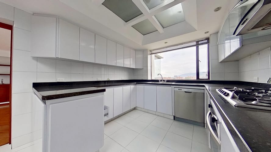 Apartamento de 3 alcobas en venta en Santa Barbara, Bogotá, 273 m² · foto 10 de 24