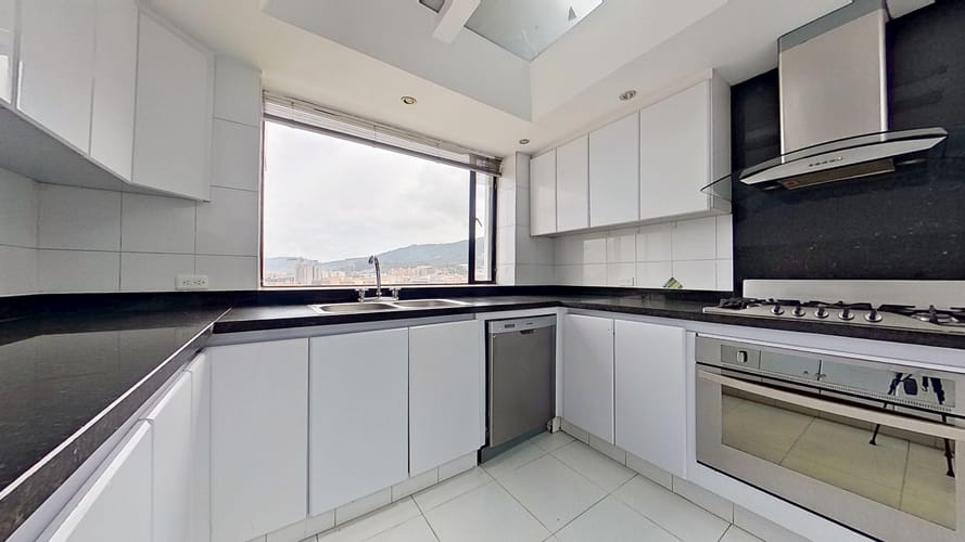 Apartamento de 3 alcobas en venta en Santa Barbara, Bogotá, 273 m² · foto 11 de 24