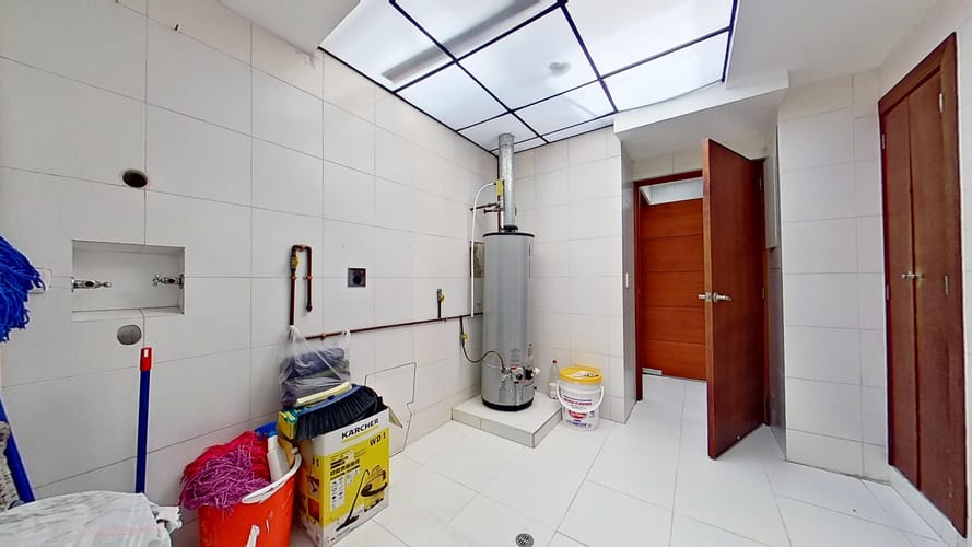 Apartamento de 3 alcobas en venta en Santa Barbara, Bogotá, 273 m² · foto 15 de 24