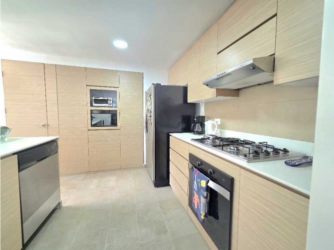 Apartamento de 3 alcobas en venta en El Diamante No. 2, Medellín, 137 m² · foto 6 de 15