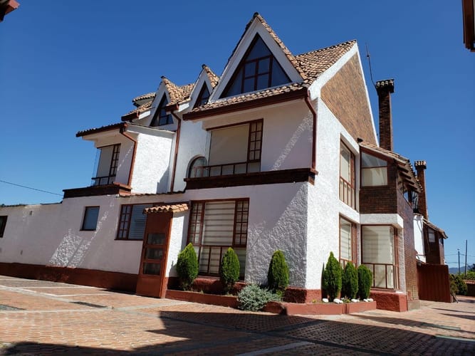 Casa de 3 alcobas en venta en San Jose De Bavaria, Bogotá, 400 m² · foto 2 de 24