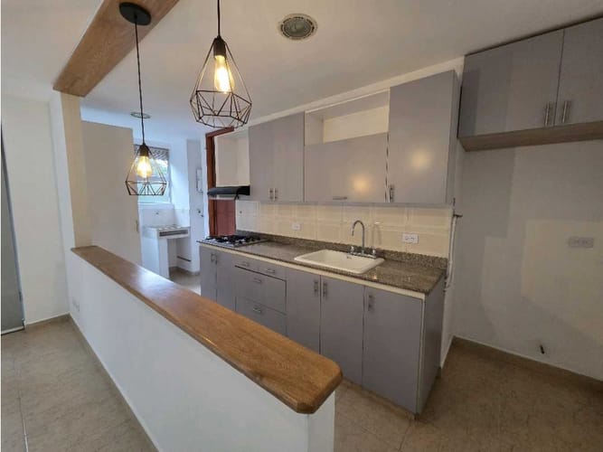 Apartamento de 3 alcobas en venta en Los Balsos, Medellín, 93 m² · foto 2 de 12