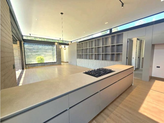 Casa de 3 alcobas en venta en Vía Las Palmas, Envigado, 331 m² · foto 3 de 24