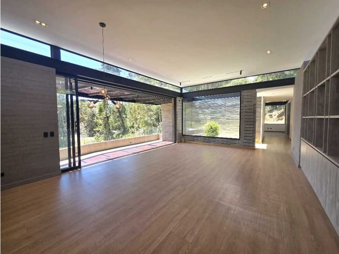 Casa de 3 alcobas en venta en Vía Las Palmas, Envigado, 331 m² · foto 4 de 24