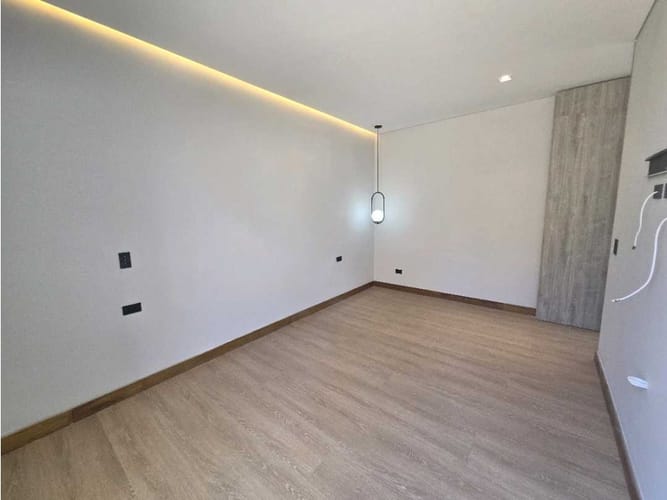 Casa de 3 alcobas en venta en Vía Las Palmas, Envigado, 331 m² · foto 23 de 24