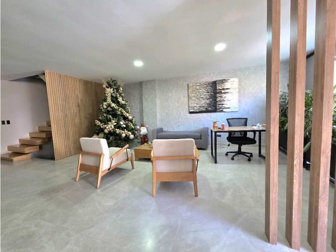 Casa de 4 alcobas en venta en El Diamante No. 2, Medellín, 372 m² · foto 2 de 24