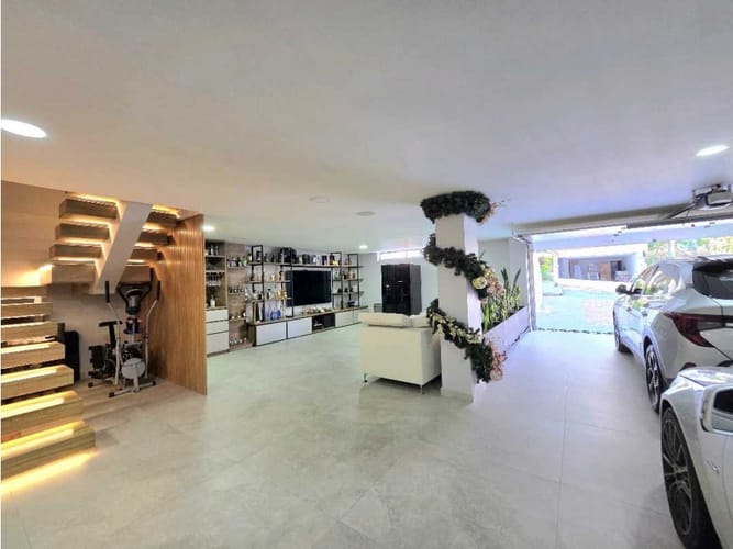 Casa de 4 alcobas en venta en El Diamante No. 2, Medellín, 372 m² · foto 4 de 24