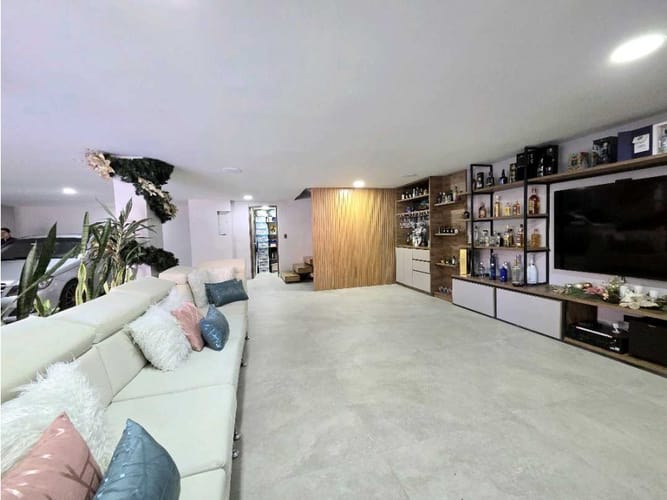 Casa de 4 alcobas en venta en El Diamante No. 2, Medellín, 372 m² · foto 8 de 24