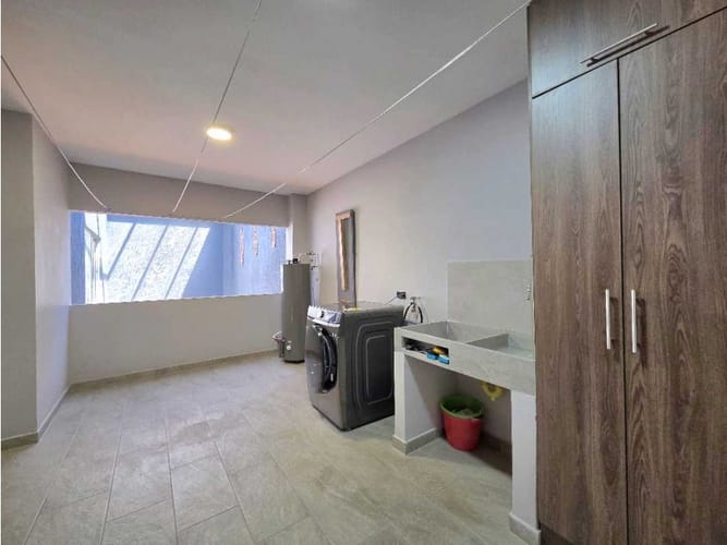 Casa de 4 alcobas en venta en El Diamante No. 2, Medellín, 372 m² · foto 17 de 24