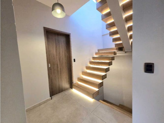 Casa de 4 alcobas en venta en El Diamante No. 2, Medellín, 372 m² · foto 18 de 24