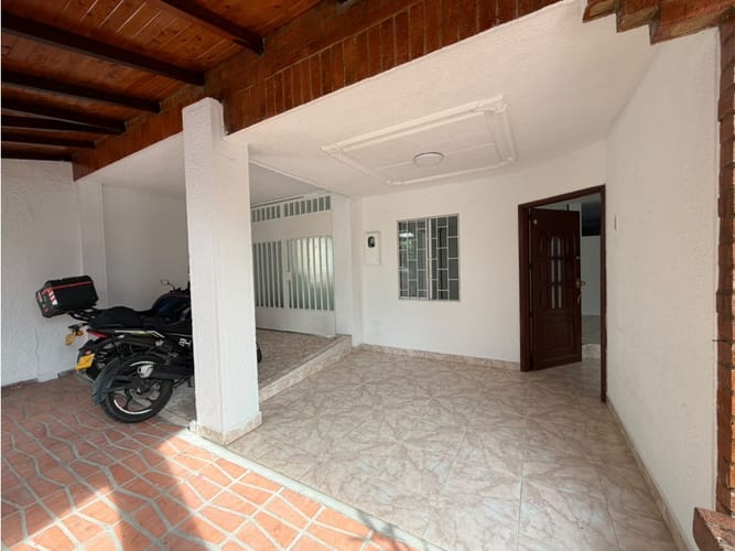 Casa de 6 alcobas en arriendo en Tairona Ii, Floridablanca, 240 m² · foto 2 de 24