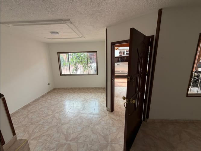 Casa de 6 alcobas en arriendo en Tairona Ii, Floridablanca, 240 m² · foto 3 de 24
