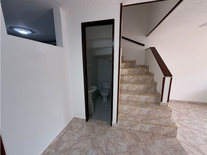 Casa de 6 alcobas en arriendo en Tairona Ii, Floridablanca, 240 m² · foto 5 de 24