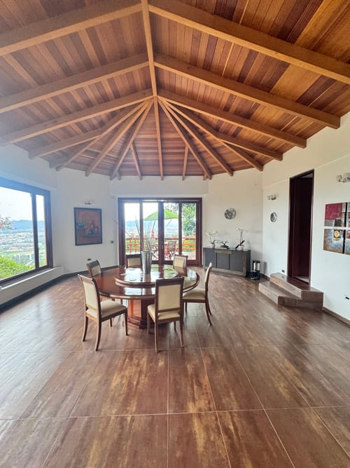 Casa de 7 alcobas en venta en Yerbabuena, Chía, 1977 m² · foto 2 de 24