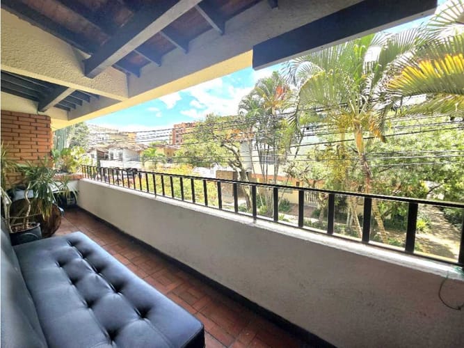 Casa de 8 alcobas en venta en El Diamante No. 2, Medellín, 341 m² · foto 1 de 1