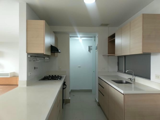 Apartamento de 2 alcobas en arriendo en El Poblado, Medellín, 104 m² · foto 4 de 15