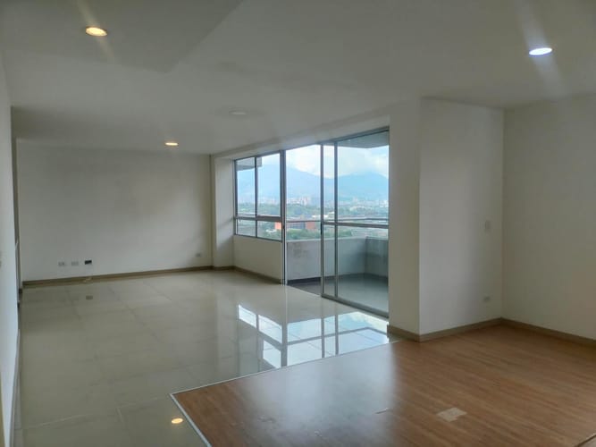 Apartamento de 2 alcobas en arriendo en El Poblado, Medellín, 104 m² · foto 2 de 15
