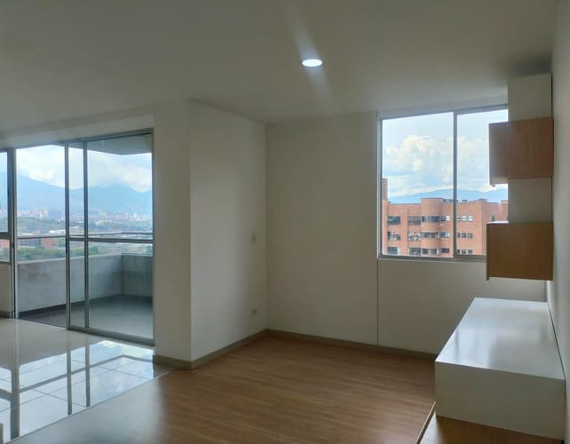 Apartamento de 2 alcobas en arriendo en El Poblado, Medellín, 104 m² · foto 3 de 15