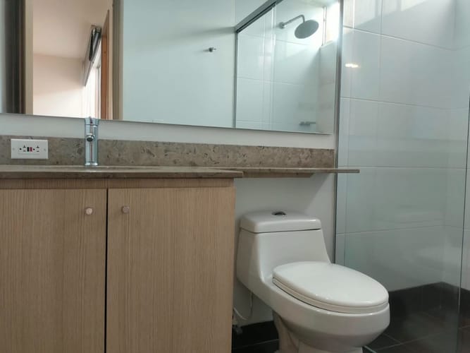Apartamento de 2 alcobas en arriendo en El Poblado, Medellín, 104 m² · foto 14 de 15