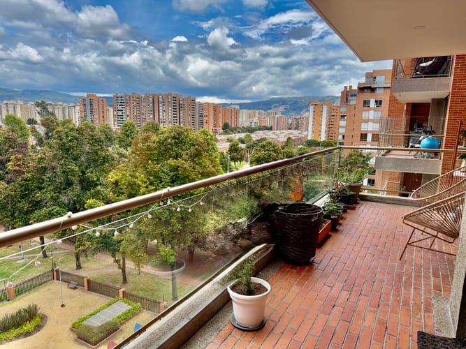 Apartamento de 3 alcobas en venta en Colina Campestre, Bogotá, 180 m² · foto 2 de 24