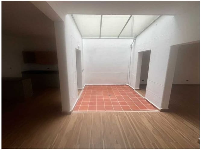 Casa de 6 alcobas en venta en Santa Teresita, Medellín, 203 m² · foto 5 de 16