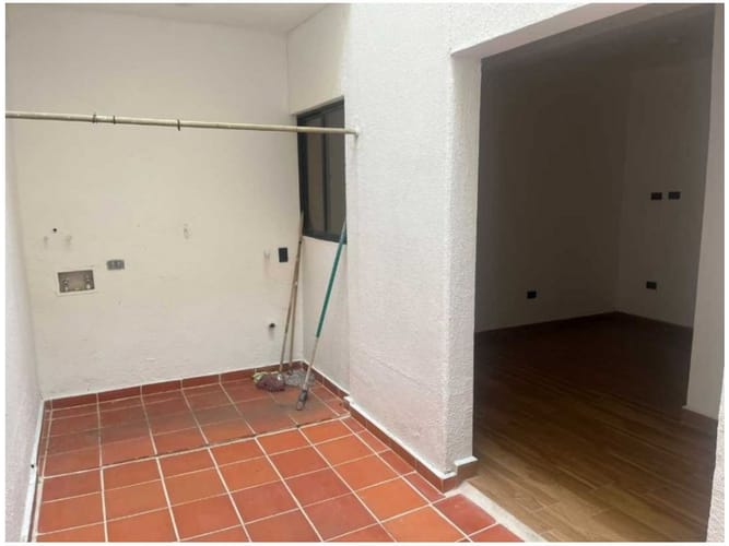 Casa de 6 alcobas en venta en Santa Teresita, Medellín, 203 m² · foto 7 de 16