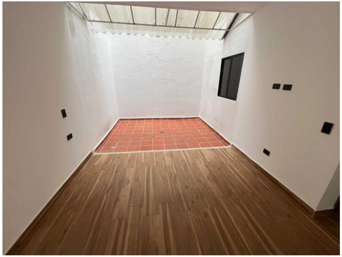 Casa de 6 alcobas en venta en Santa Teresita, Medellín, 203 m² · foto 11 de 16