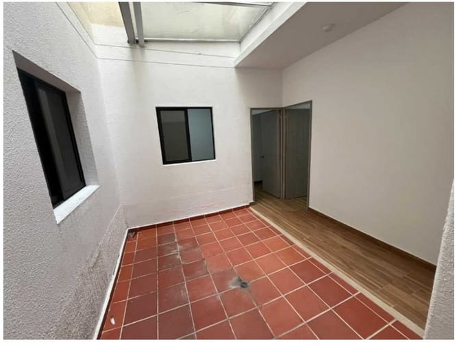 Casa de 6 alcobas en venta en Santa Teresita, Medellín, 203 m² · foto 12 de 16