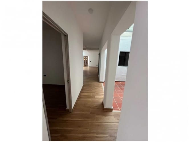 Casa de 6 alcobas en venta en Santa Teresita, Medellín, 203 m² · foto 13 de 16